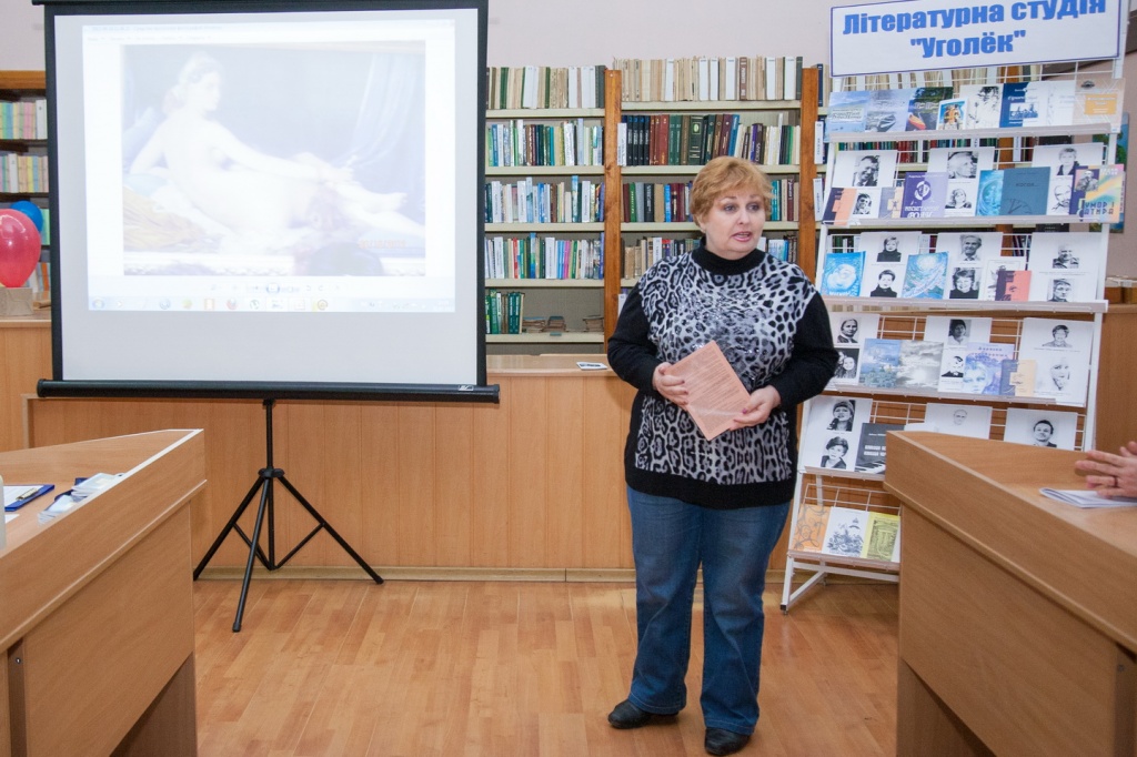Людмила Некрасовська читає свої вірші-асоціації_новый размер.jpg