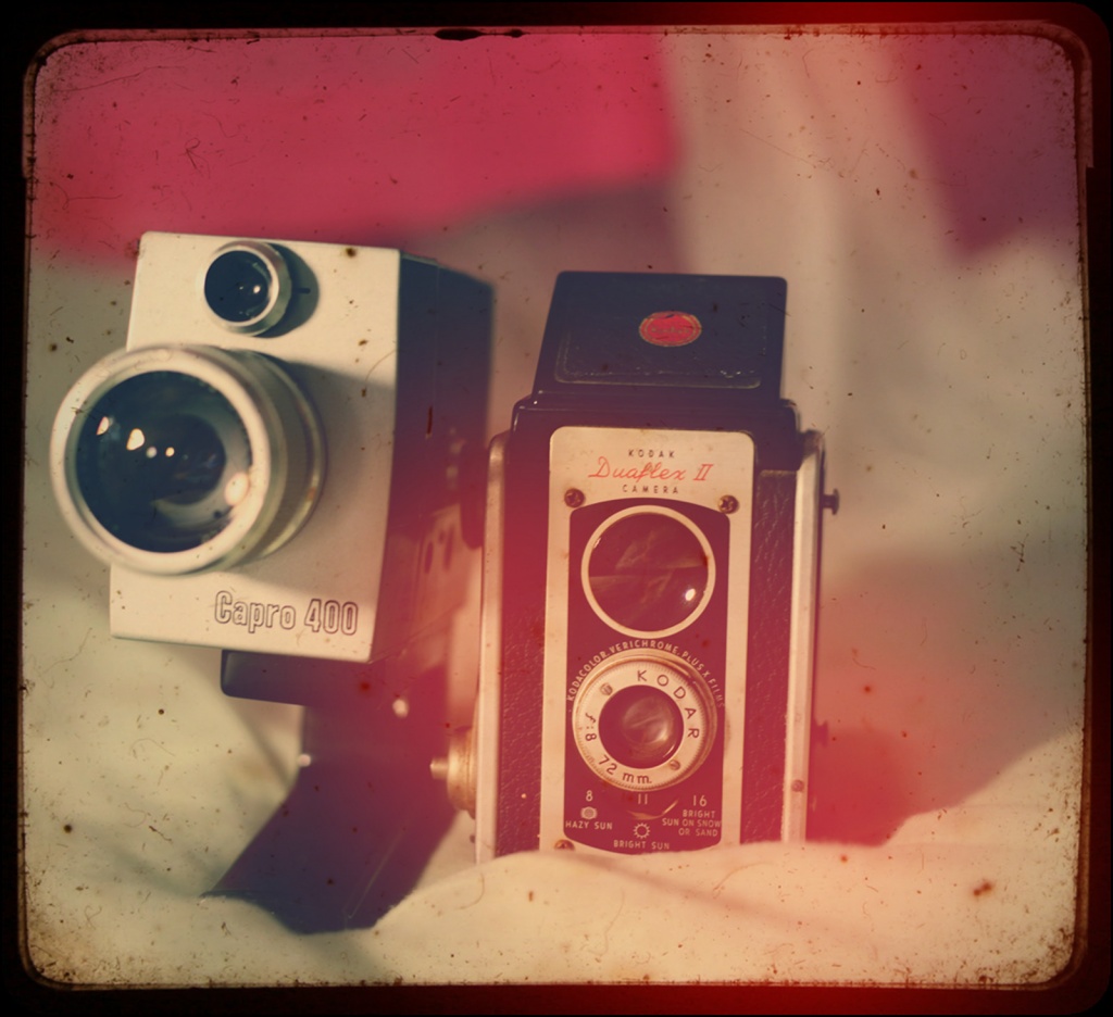 214857_fotoapparat_kamera_texnika_obektiv_retro_1600x1463_(www.GdeFon.ru).jpg